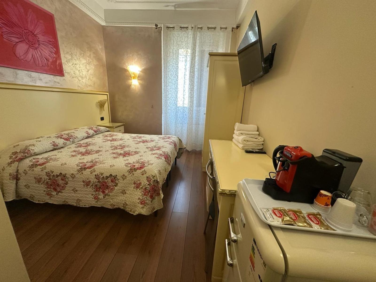 Termini Station Holidays, Rome